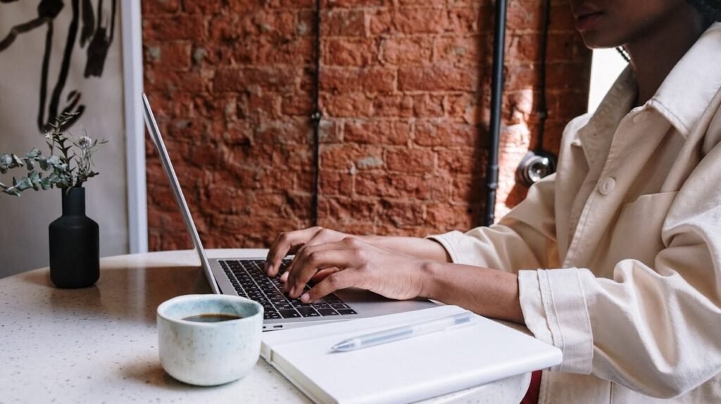 How to Start A Blog in 2025